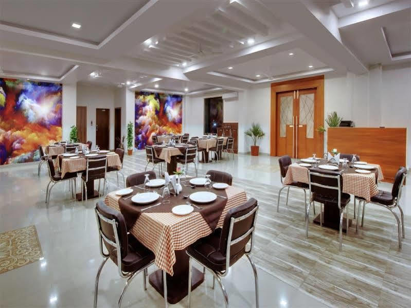 Palette - The Elegance Resort Chittorgarh Extérieur photo